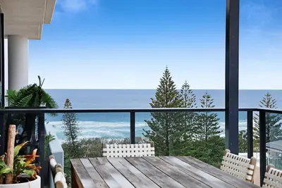Image de Luxe Beachfront 2-Bed With Gym, Pool & Views