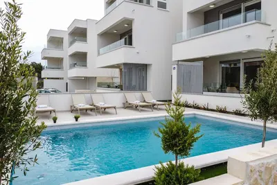 Image de Three-bedroom apartment with pool
