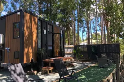 Image de The Hide Away Cabin by Tiny Away
