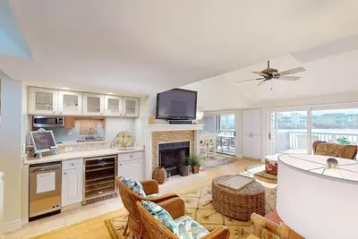 Image de Views of Osprey Lake in Pelican Watch 4 Bedroom