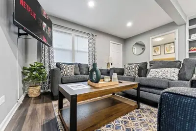 Image de Near Lake 4br w/ Hot Tub & Games | Lcp Collection