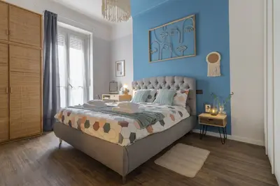 Image de Elegant and functional suite convenient to the city center accessorized with everything