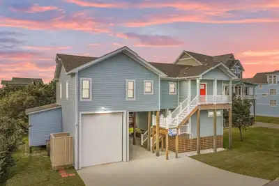 Image de Summer Savings - Oceanside Home w Hot Tub, Grill, Smart TVs, Nearby Beach Access