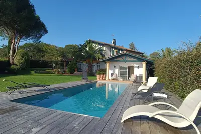 Image de Biarritz-Bassussarry :Large villa on golf course, 8 to 10 people, 10min to beach,