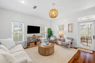 Image de Fall Dates Available! Low-Speed Vehicle! Short Walk to Private Deeded Beach! 3 Adult Bikes!