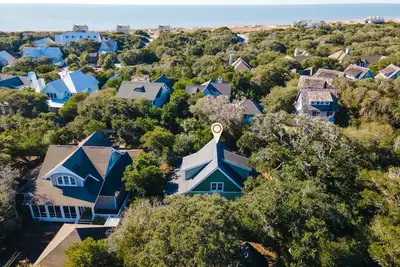 Image de Reel Life tucked into a pretty, wooded bend in prestigious Cape Fear Station!