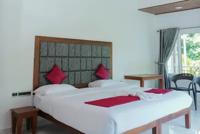Misty Bush Munnar - Deluxe Double Room\n