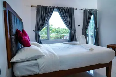 Misty Bush Munnar - Deluxe Double Room\n