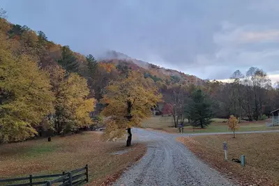 Image de Azalea -Spectacular views from your private covered porch.