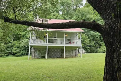 Image de Magnolia-Cabin sits on Coosa creek with a breath taking view of the falls