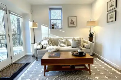 Image de Summer Special in Annapolis! Pristine, Peaceful, Walkable 1b/1b Apt. Sleeps 4.