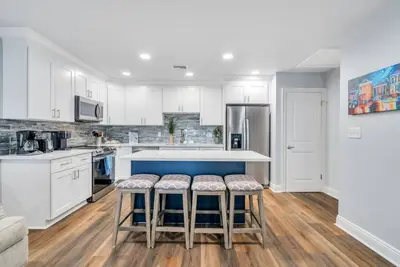 Image de 3 Bed/3 Bath with King Bed 15 min to Downtown New Orleans