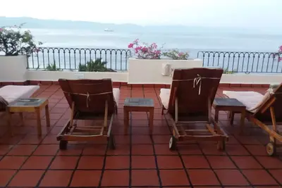 Image de 3bdr A Beach Oceanfront Suite at Vela's Vallarta. Hear the waves; walk to marina