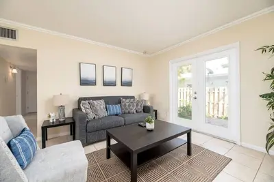 Image de Short Walk to Wilton Drive! Apt3