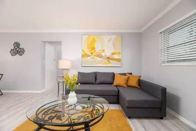 Image de Short Walk to Wilton Drive! Apt4