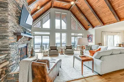 Image de Sapphire Mountaintop Cabin w\/ Views & 2 Decks