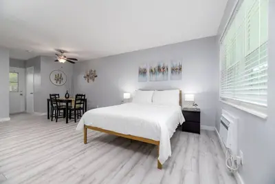 Image de Just Off Wilton Drive! Apt 5