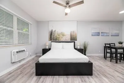 Image de Just Off Wilton Drive! Apt 8