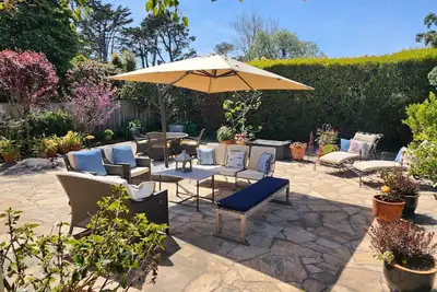 Image de Charming 3 Br Carmel Home w/ Large Garden Patio