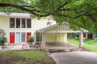 Image de Semi-Dethatched Home- Northwest Hills- Backyard