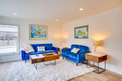 Image de Updated Wayzata Home < 2 Mi to Lake Minnetonka!