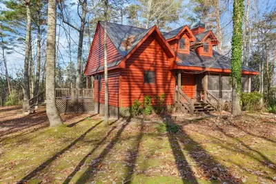Image de cozy cabin with King Beds, Hot Tub