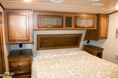 Image de Camper Available for Solar Eclipse \nClose to Bloomington and sleeps 5