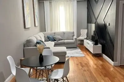 Image de Beautiful luxury Apartment- Wall Art- Newark\n