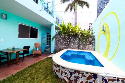 Image de Luna - Alexa art loft w extras - bicycles & snorkel gear. shared pool & grill