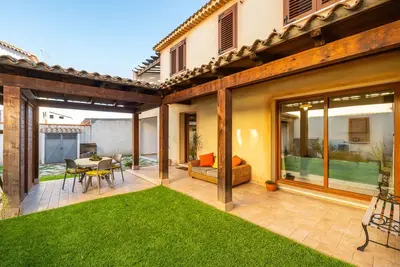 Image de Maison de vacances 'Girasole' avec terrasse privée, jardin privé et climatisation.