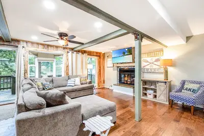 Image de Harmony Haus - Private Dock, Kayaks & More!
