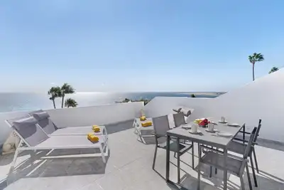 Image de Maison de vacances 'Bungalow Seaview' avec vue sur la mer, piscine partagée et Wi-Fi