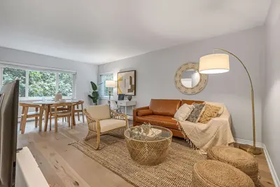 Image de Stylish Chic Condo + Free Parking, Convention Ctr!