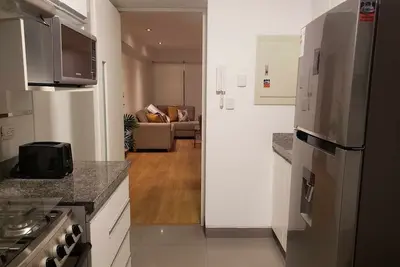 Image de Spectacular Modern & Spacious 2 bedroom, 3 blocks from the ocean