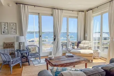 Image de Seabreeze on the Harbor - Stunning Island Retreat perched on Stonington Harbor