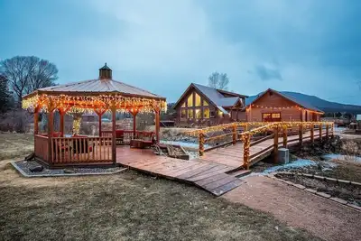 Image de Mountain Cabin on River with Hot Tub & an Island