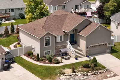 Image de Farmington Gem, fenced yard, sleeps 6