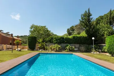 Image de Merveilleuse maison de vacances pour 7 personnes avec Wifi, climatisation, piscine, Tv et terrasse