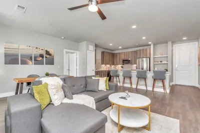 Image de Lux & Cozy 2 Bedroom Suite - Resort Pool, Fitness Room & WiFi - Houston