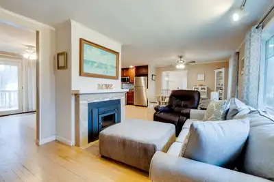 Image de 1 Acre, Central Air, Firepit, Fenced Yard, Patio, Dishwasher, Washer/Dryer