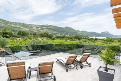 Image de Maison pour la famille avec la piscine Kastel Novi, Kastela (K-19116)