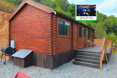 Image de The Overlook Cabin near Grayson Highlands - Arcade & Theater