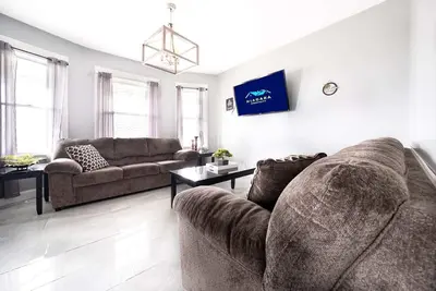 Image de Quiet & Central-4br Home by Niagara Falls
