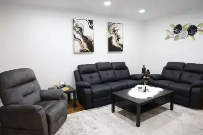 Image de Charming, Central, Cozy Home - Ideal