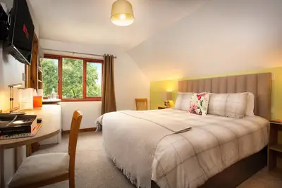 Image de Large En-suite bedroom with the option of a Super-King or Twin bed.