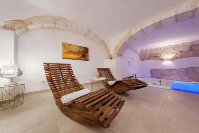 Image de Suite La Grotta: intimité, détente et élégance à proximité du centre historique!