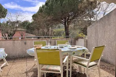 Image de Appt Climatisé avec Piscine, 6 Couchages, Proche Plage, 2 Terrasses, Parking – Le Lavandou