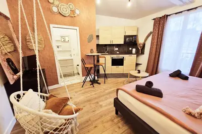 Image de Appartement \"valentine\", central au pied du métro