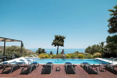 Image de Blue Skyline Magnificent Villa, By Hellocrete
