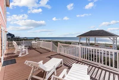 Image de 5 Bedroom Oceanfront home with private pool!